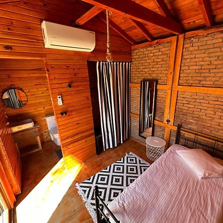 ダラマン Otantik Tas Ev Bed & Breakfast エクステリア 写真