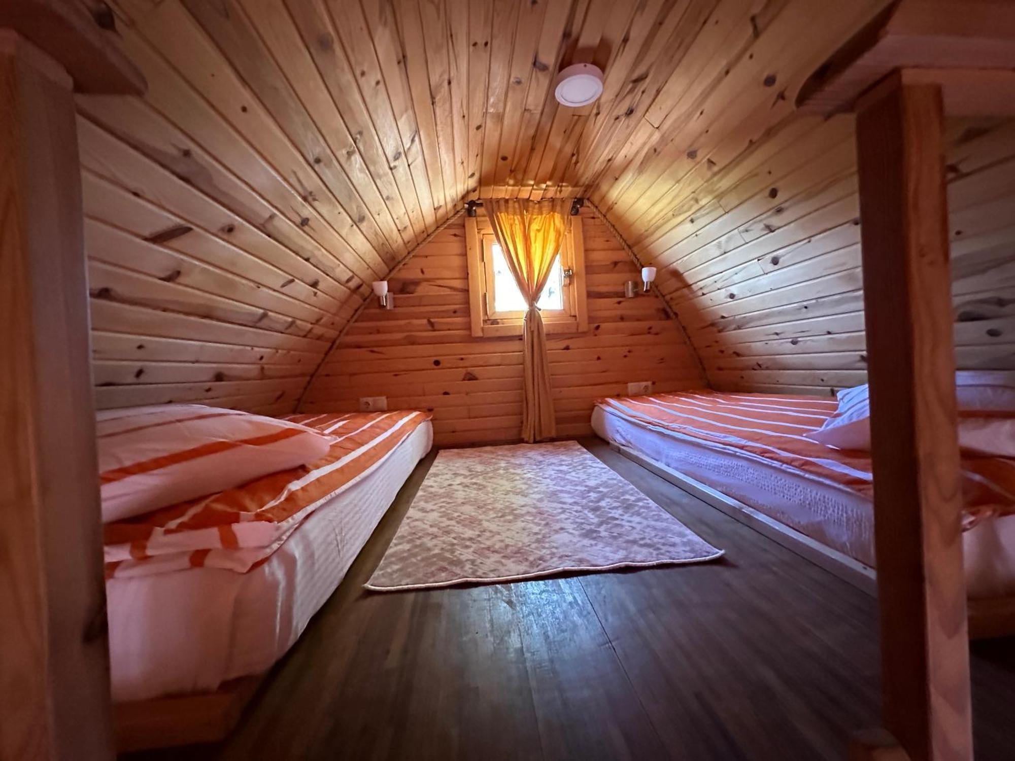 ダラマン Otantik Tas Ev Bed & Breakfast エクステリア 写真