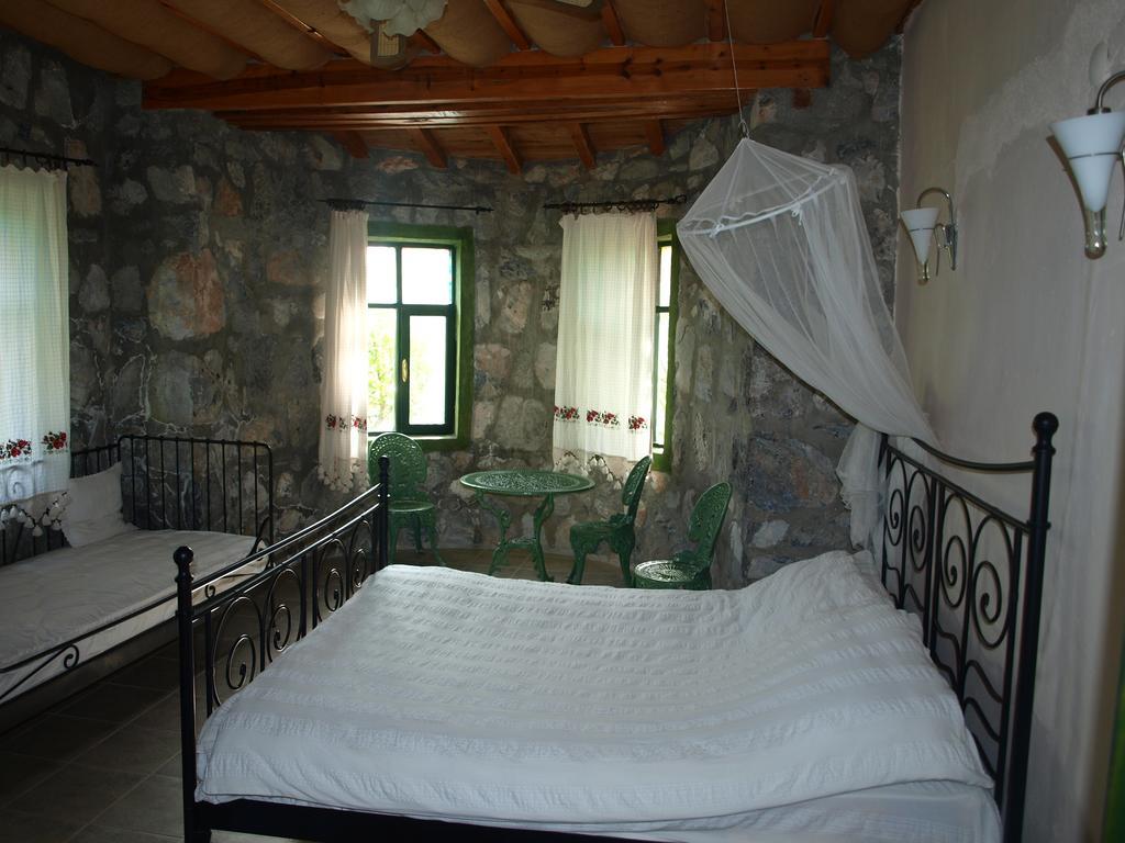 ダラマン Otantik Tas Ev Bed & Breakfast エクステリア 写真