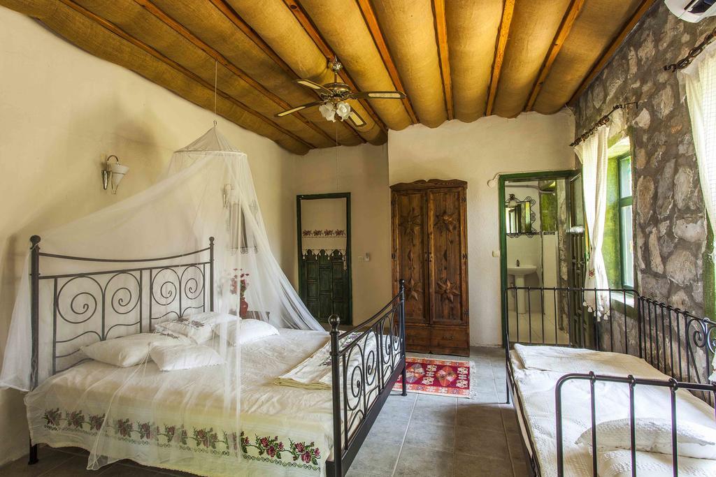 ダラマン Otantik Tas Ev Bed & Breakfast エクステリア 写真