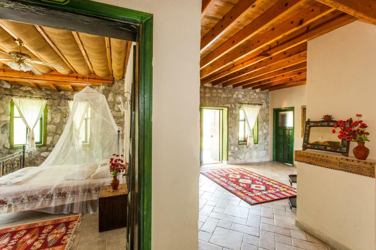 ダラマン Otantik Tas Ev Bed & Breakfast エクステリア 写真