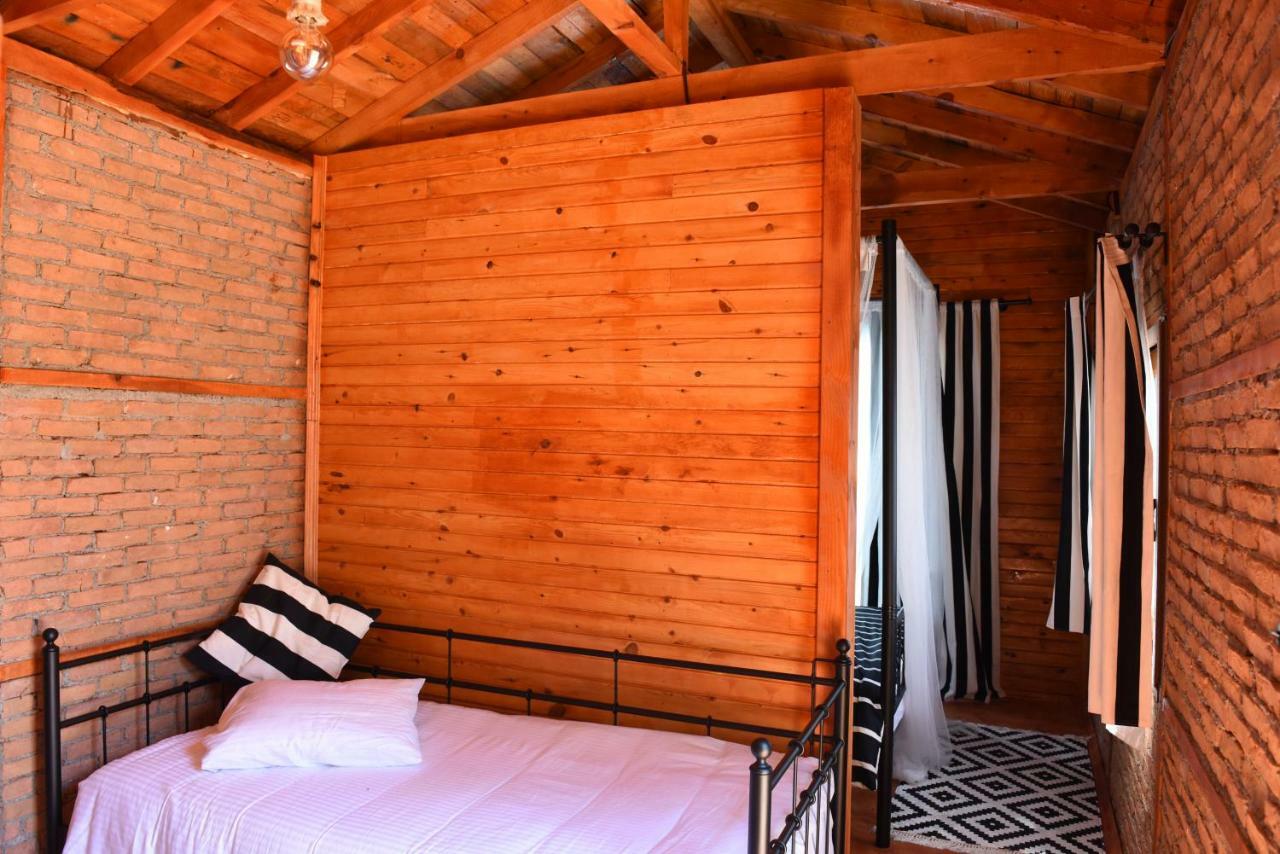ダラマン Otantik Tas Ev Bed & Breakfast エクステリア 写真