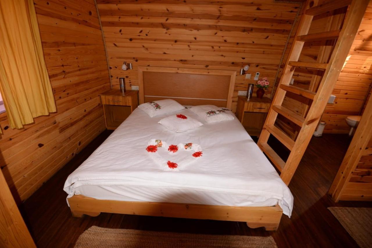 ダラマン Otantik Tas Ev Bed & Breakfast エクステリア 写真