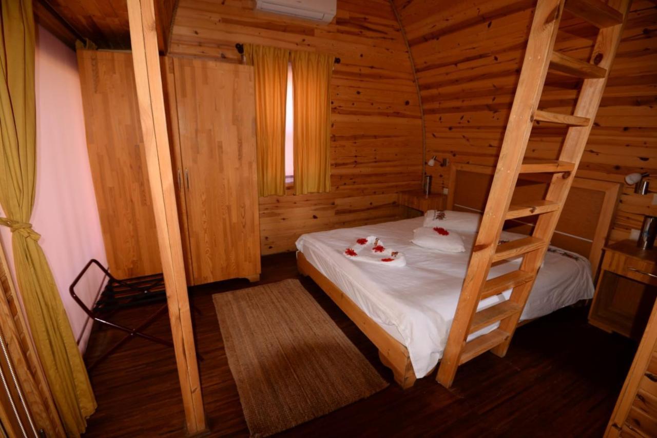 ダラマン Otantik Tas Ev Bed & Breakfast エクステリア 写真