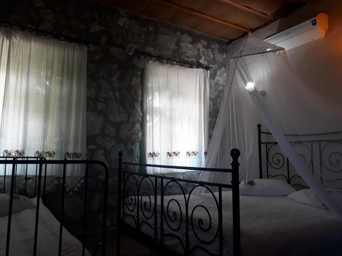 ダラマン Otantik Tas Ev Bed & Breakfast エクステリア 写真