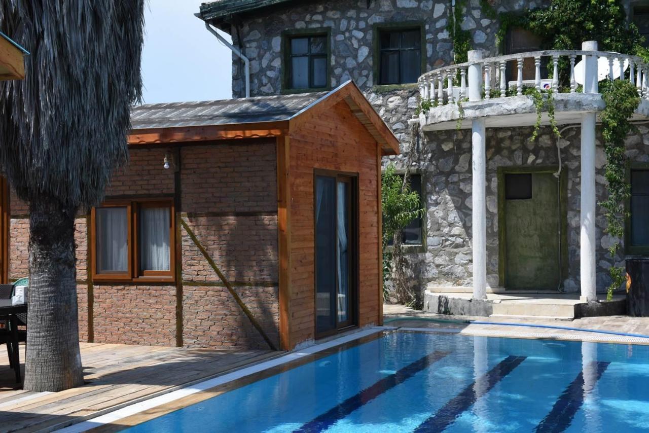 ダラマン Otantik Tas Ev Bed & Breakfast エクステリア 写真