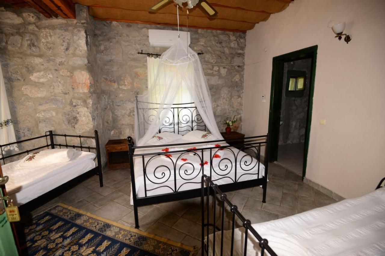 ダラマン Otantik Tas Ev Bed & Breakfast エクステリア 写真